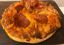 Pizza med peperoni